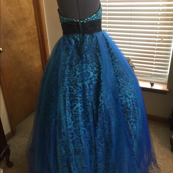 Gorgeous Blue/Tel Sequence w/leopard print. - Picture 3 of 6